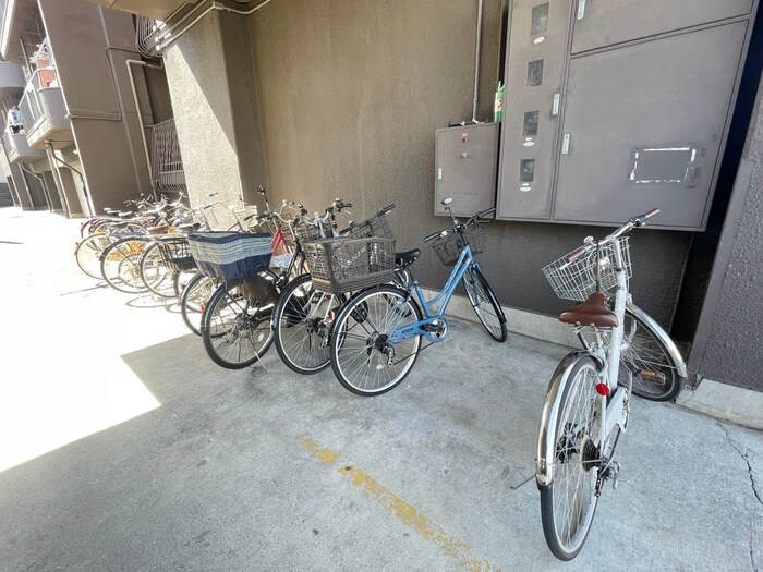 物件外観写真4　(駐輪場)