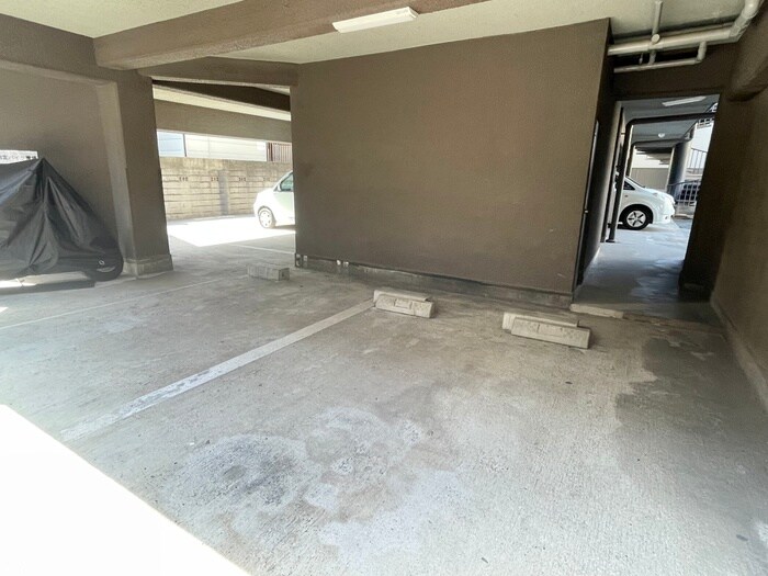 物件外観写真5　(駐車場)