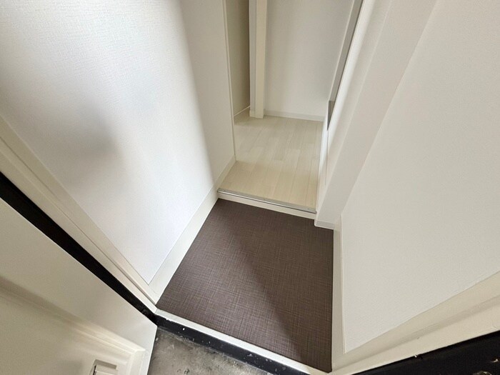 物件内観写真16　(玄関)