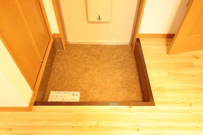 物件内観写真14　(玄関)