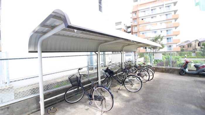 物件外観写真3　(駐輪場)