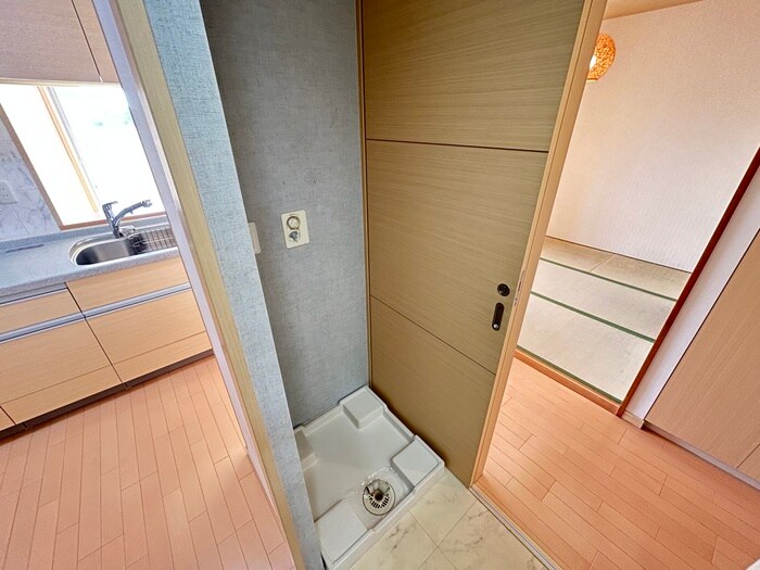 物件内観写真8　(洗濯機置場)