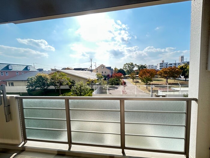 物件内観写真10　(室内からの展望)