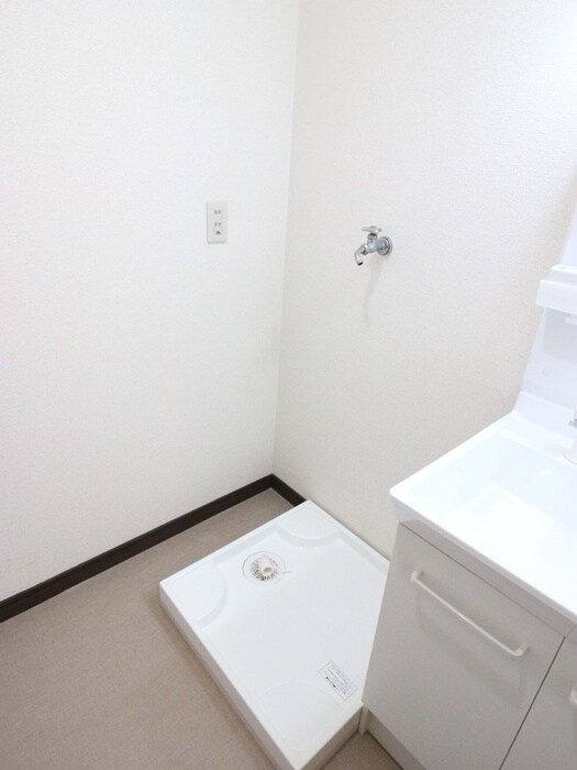 物件内観写真8　(洗濯機置場)