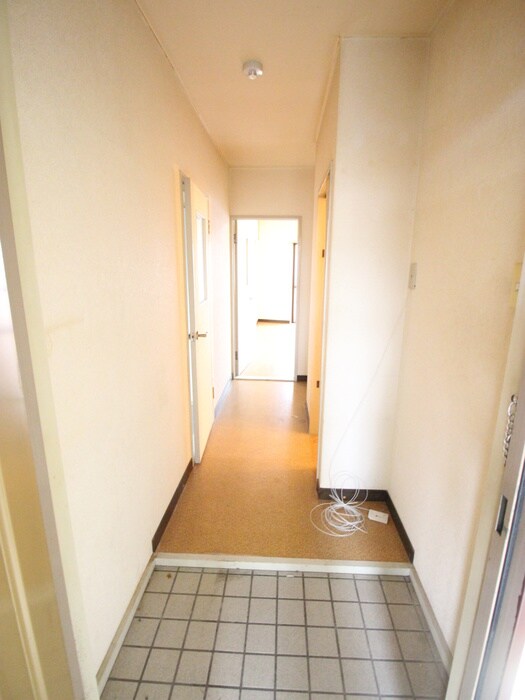 物件内観写真16　(玄関)