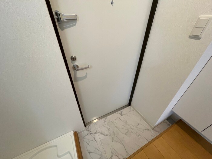 物件内観写真17　(玄関)