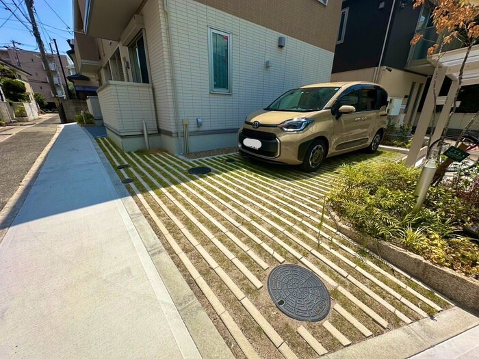 物件外観写真4　(駐車場)