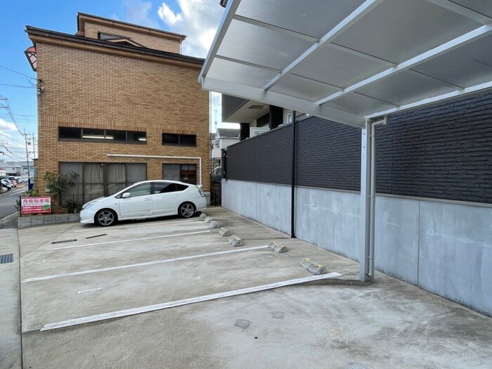 物件外観写真3　(駐車場)