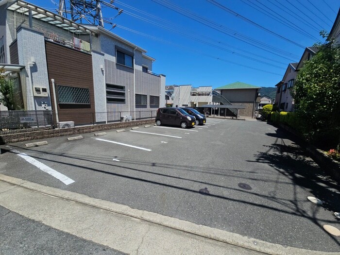 物件外観写真4　(駐車場)