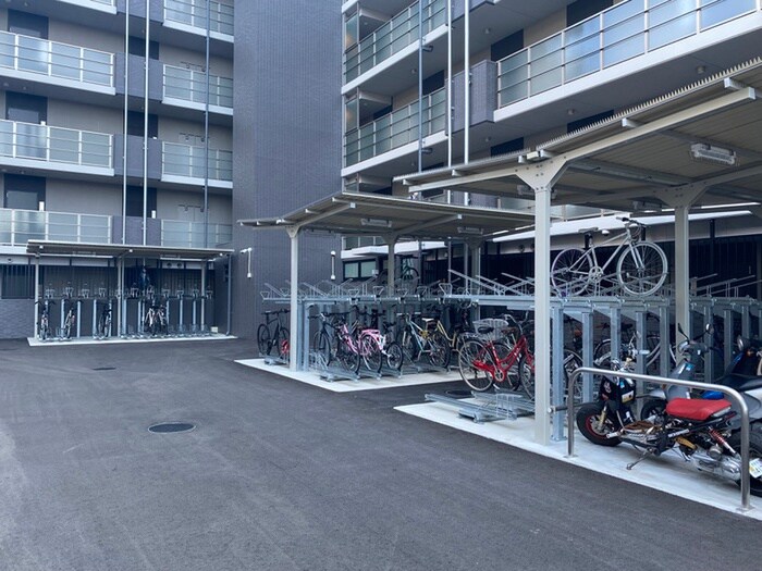 物件外観写真4　(駐輪場)