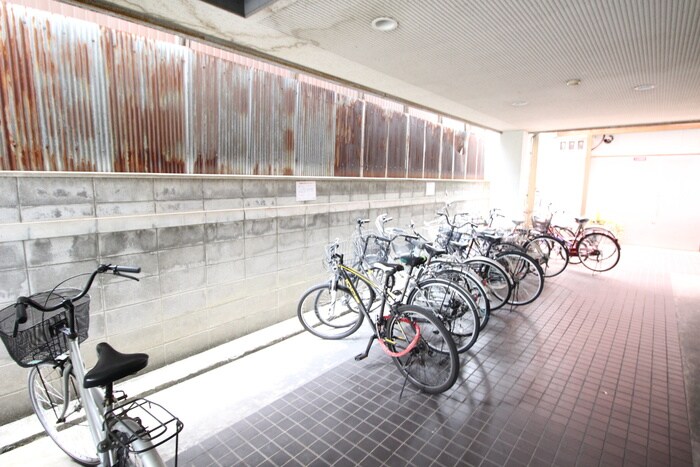 物件外観写真4　(駐輪場)