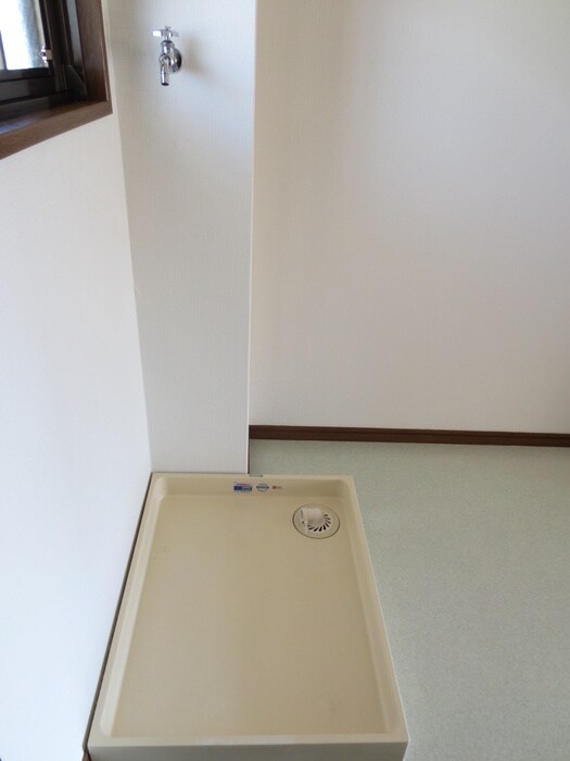 物件内観写真10　(洗濯機置場)