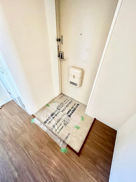 物件内観写真12　(玄関)