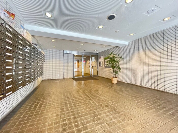 物件外観写真3　(エントランス部分)