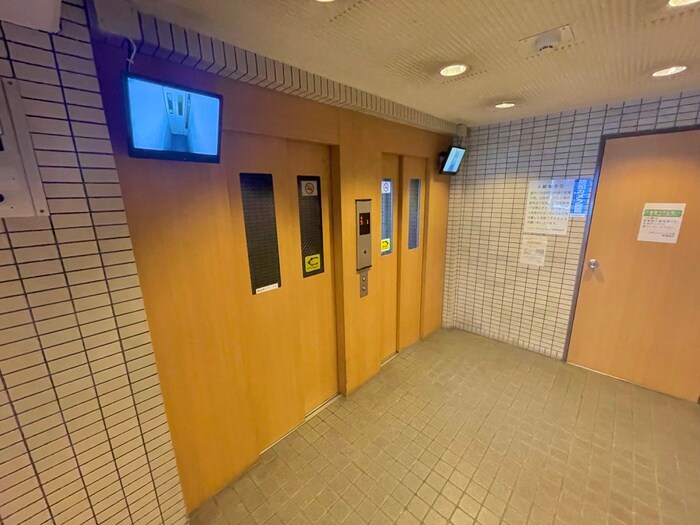 物件外観写真4　(エントランス部分)