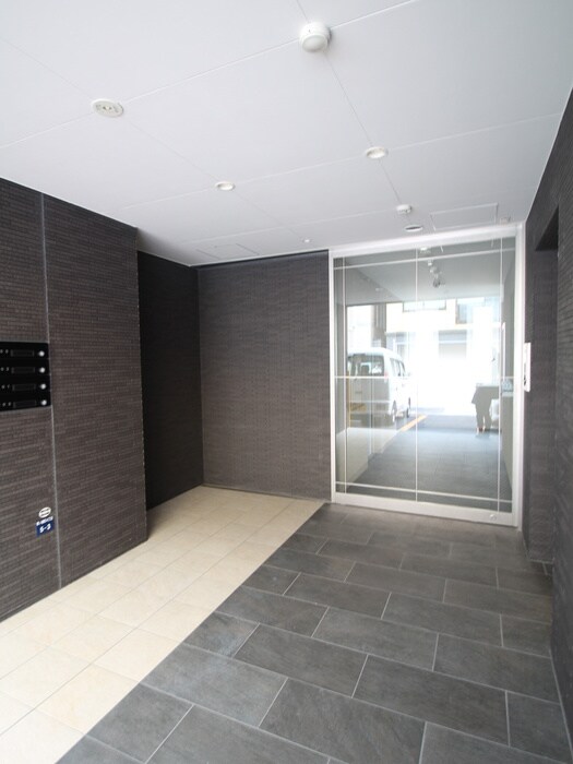 物件外観写真5　(エントランス部分)