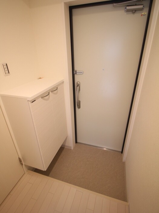 物件内観写真13　(玄関)