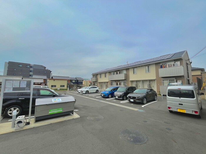 物件外観写真2　(駐車場)