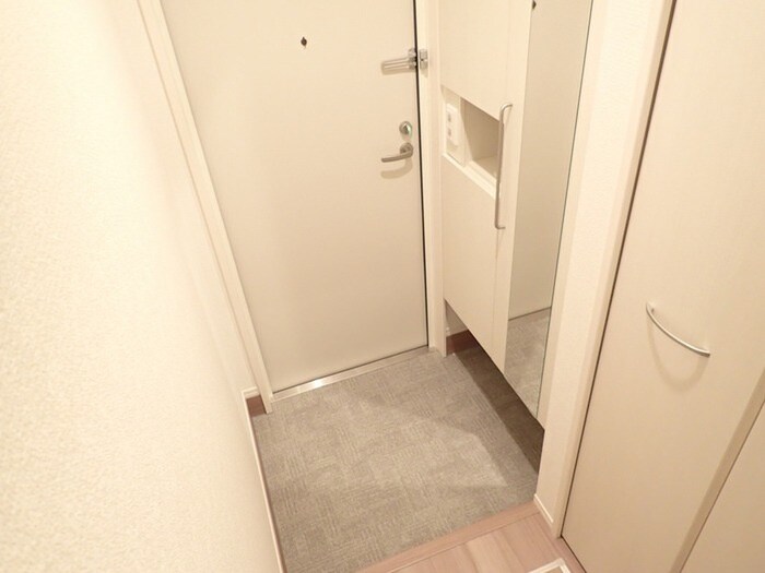 物件内観写真12　(玄関)