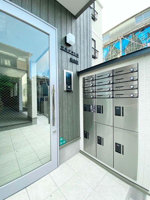 物件外観写真5　(エントランス部分)