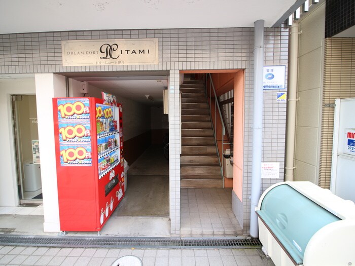 物件外観写真4　(エントランス部分)