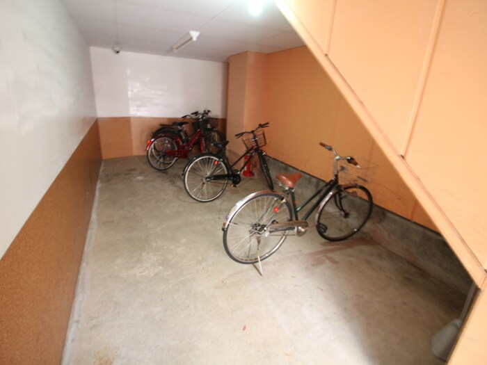 物件外観写真5　(駐輪場)