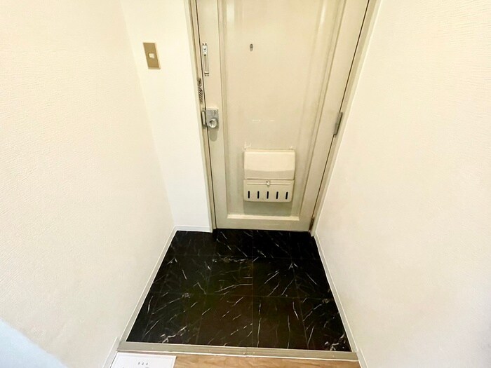 物件内観写真16　(玄関)