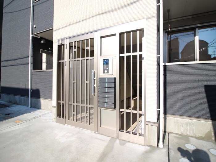 物件外観写真2　(エントランス部分)