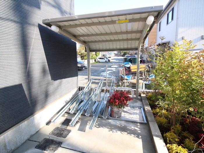 物件外観写真3　(駐輪場)