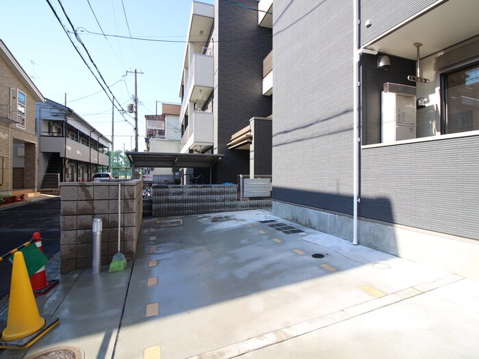 物件外観写真4　(駐車場)