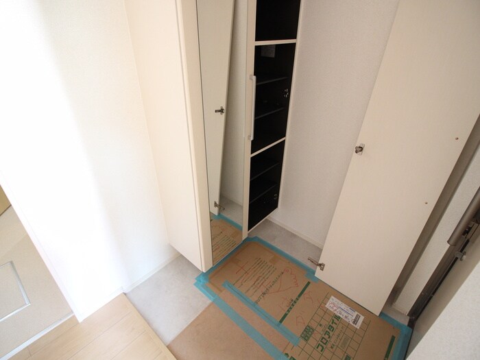 物件内観写真11　(玄関)