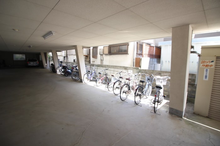 物件外観写真3　(駐輪場)