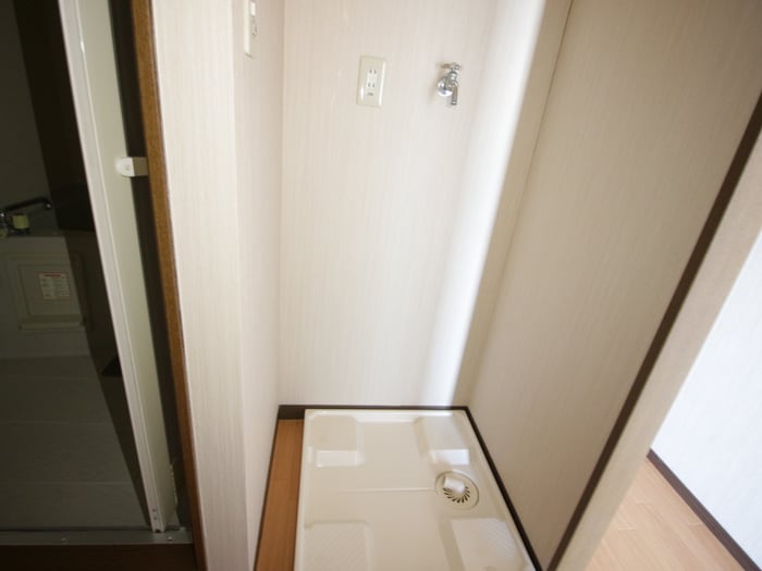 物件内観写真13　(洗濯機置場)