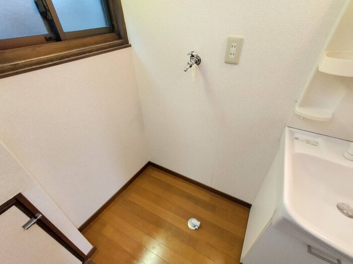 物件内観写真14　(洗濯機置場)