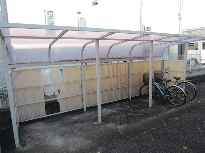 物件外観写真4　(駐輪場)