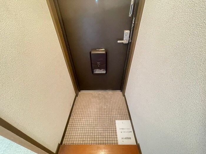 物件内観写真12　(玄関)