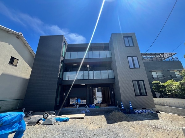 建築中