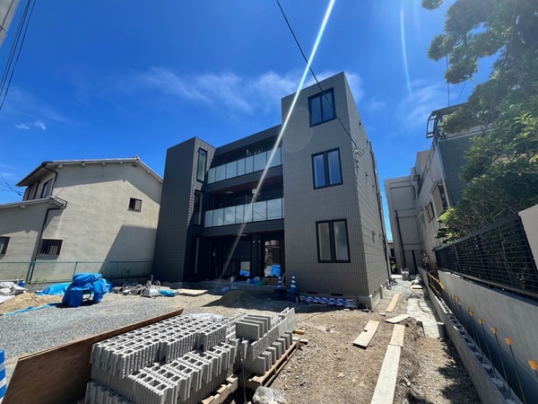 建築中