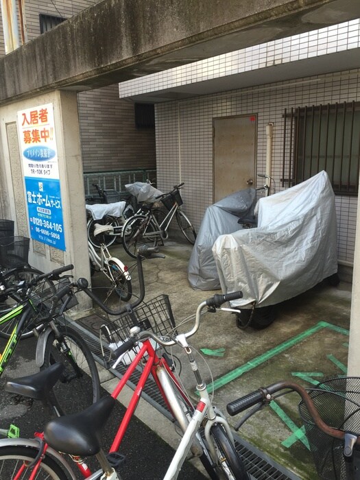 物件外観写真3　(駐輪場)