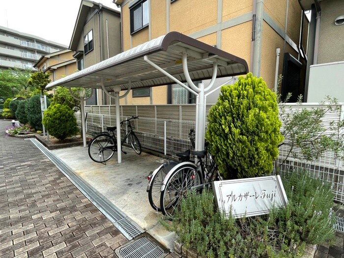 物件外観写真4　(駐輪場)