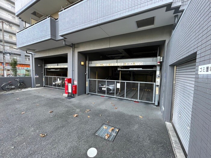 ダイアパレス新大阪宮原(301)の駐車場