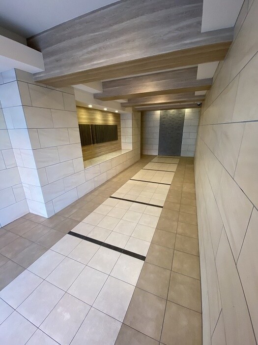 物件外観写真4　(エントランス部分)