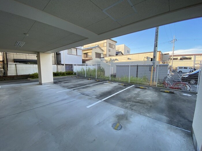 物件外観写真6　(駐車場)