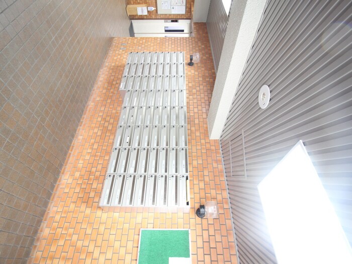 物件外観写真6　(エントランス部分)