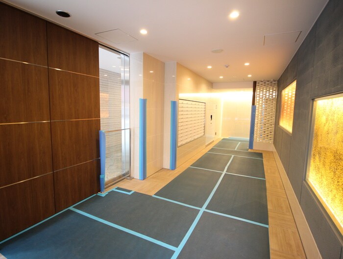 物件外観写真6　(エントランス部分)