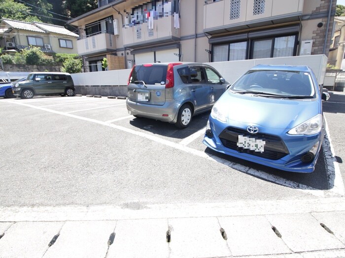 物件外観写真4　(駐車場)