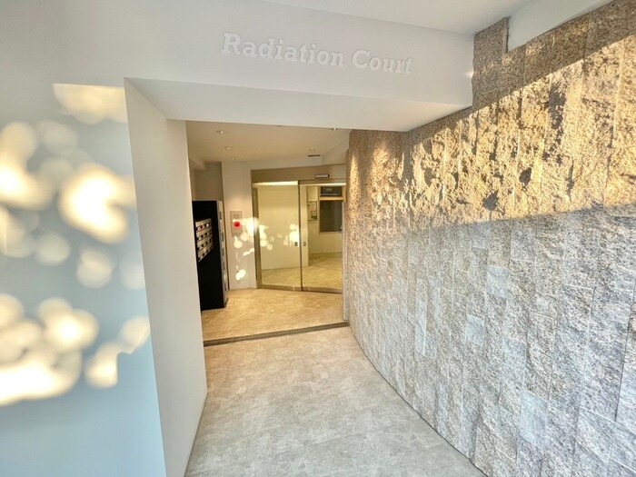 物件外観写真3　(エントランス部分)