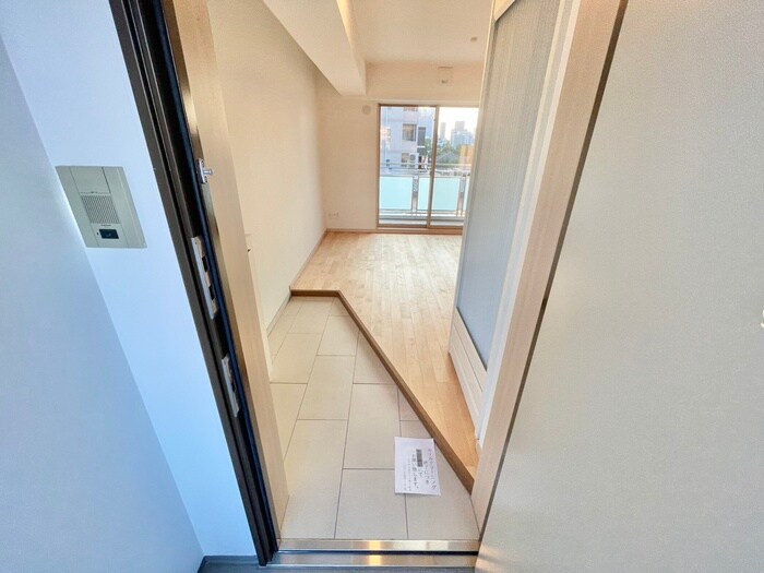 物件内観写真12　(玄関)