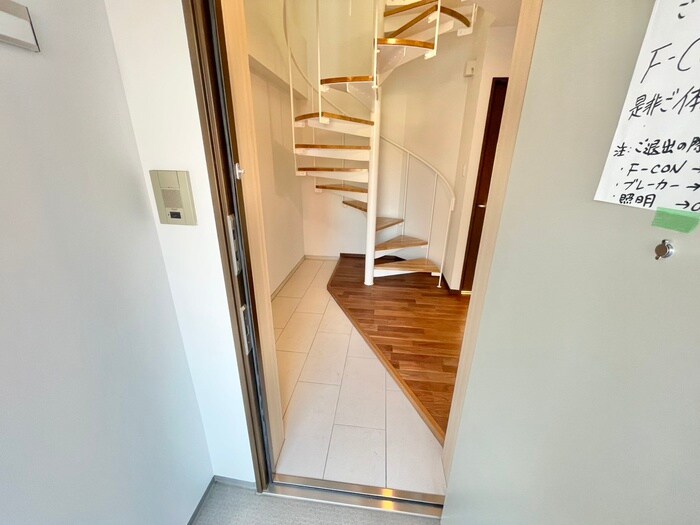 物件内観写真15　(玄関)