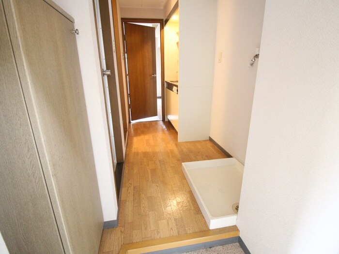 物件内観写真7　(玄関)